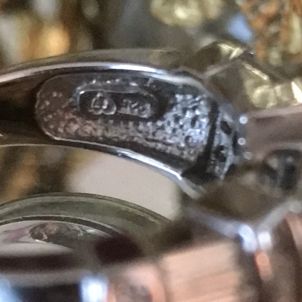 So pretty! Vintage Cubic Zirconia Silver Ring size 7 - Picture 6 of 7